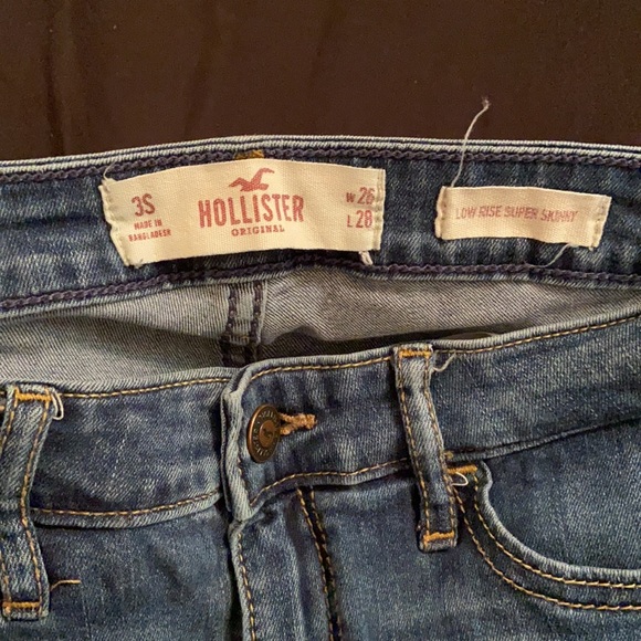 Hollister low rise dark jeans. Size 3 - Picture 2 of 2